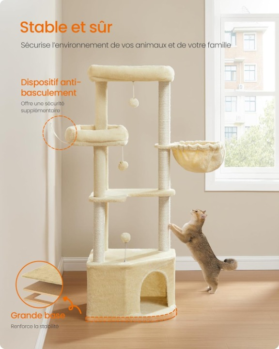 Arbre à chat beige 140 cm avec niche, grands plateaux, hamac et jouets suspendus – Confort et jeu pour chats d’intérieur
