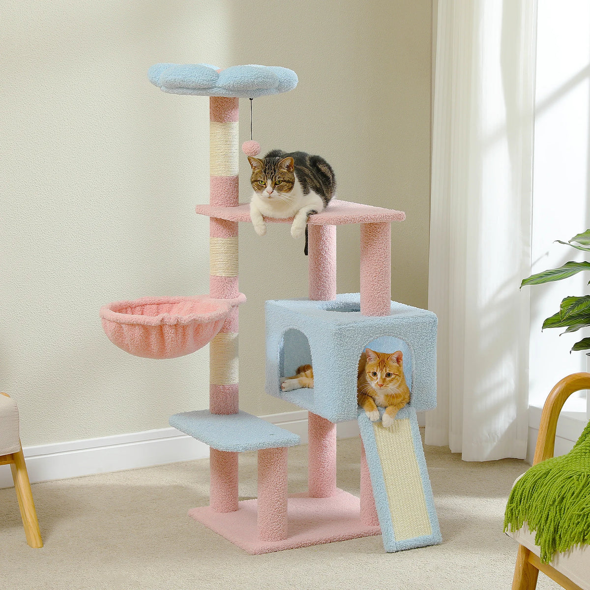 Arbre à chat design fleur avec hamac, jouets et sisal
